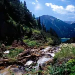 & Tiroler Bua *