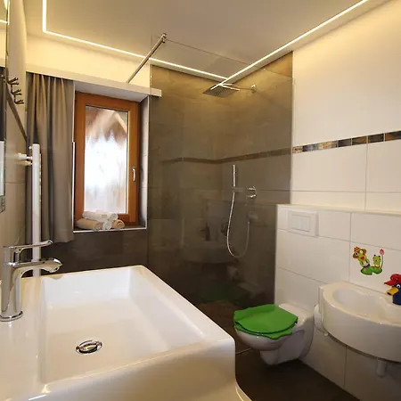 & Tiroler Bua דירה