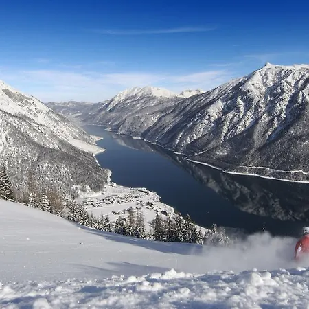 Daire & Tiroler Bua *